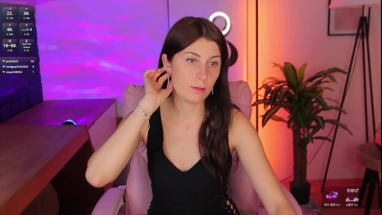 Hailey_Green Cam Model Chat September 30, 2025