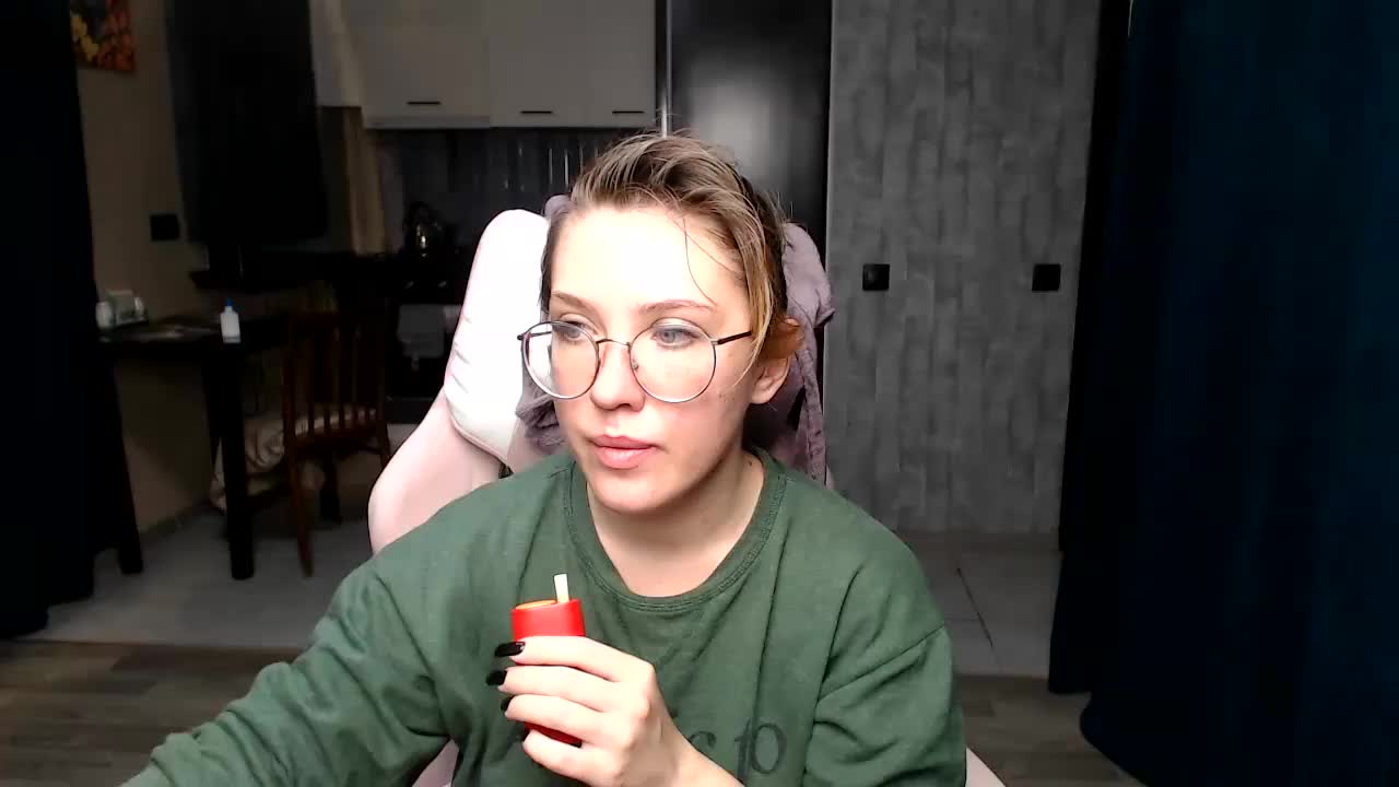 Reginasmilee Cam Model Chat September 30, 2025