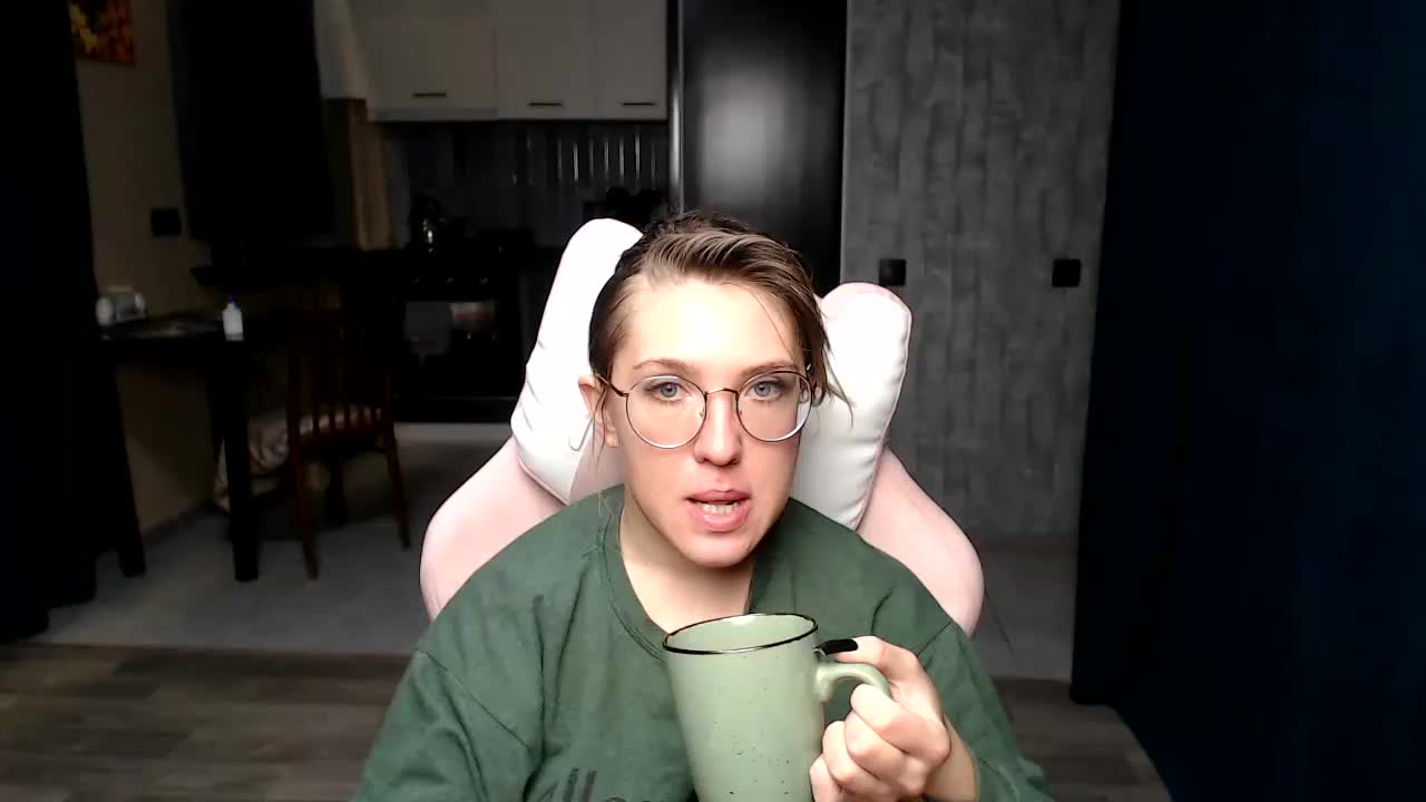 Reginasmilee Cam Model Chat September 30, 2025