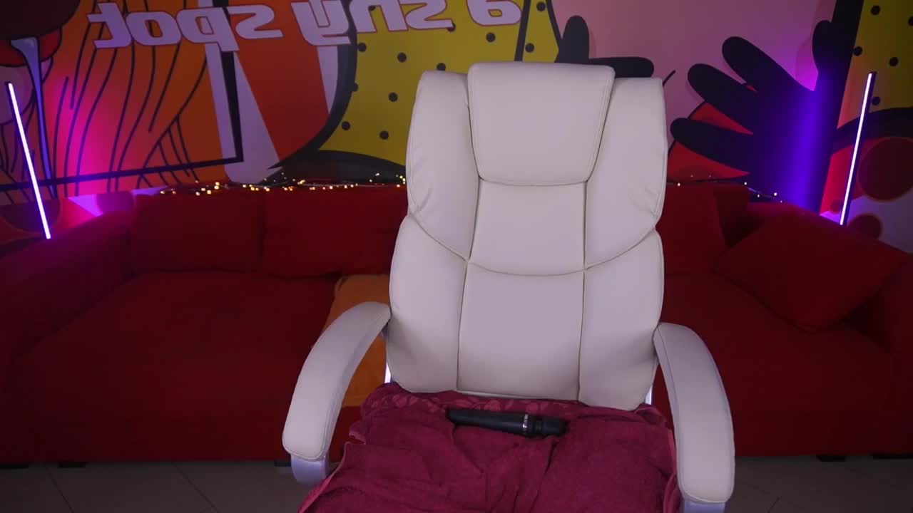 MiaVixenn Cam Model Chat September 30, 2025