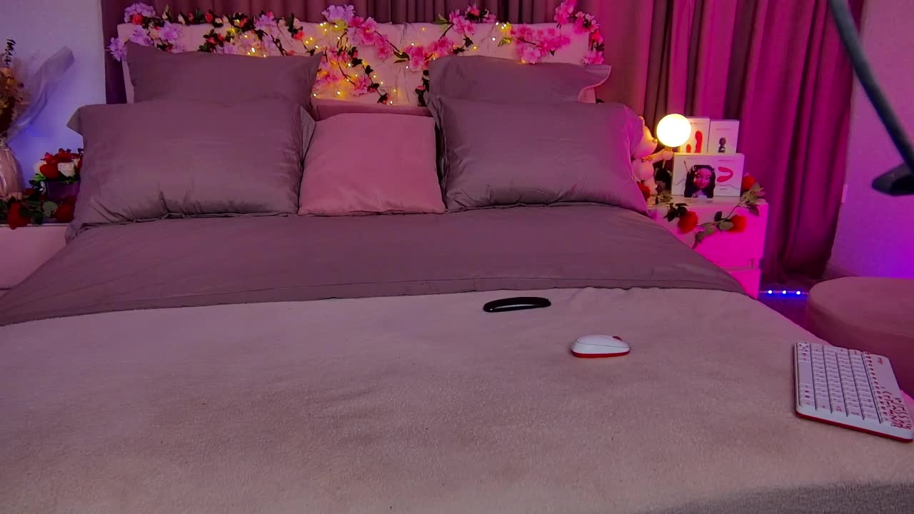 Cosmic_Sia Cam Model Chat September 30, 2025