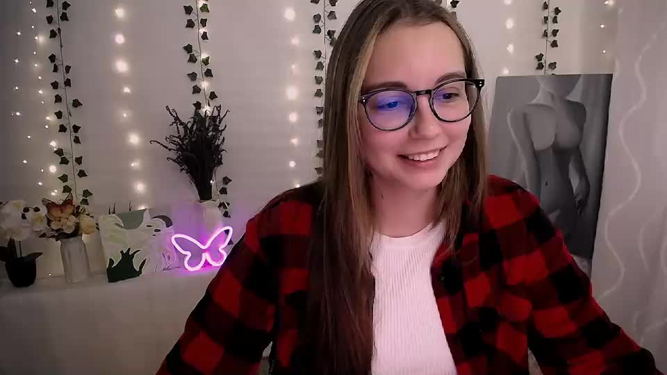 yours_piece_of_happiness_ Cam Model Chat September 30, 2025