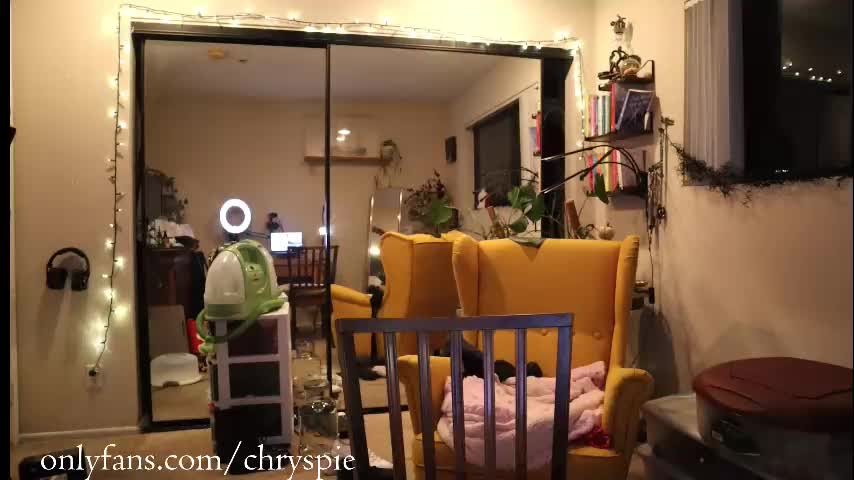 chrysanthulu Cam Model Chat September 30, 2025