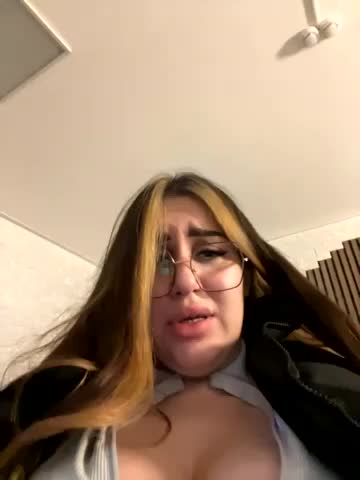 VikiDemini Cam Model Chat September 30, 2025