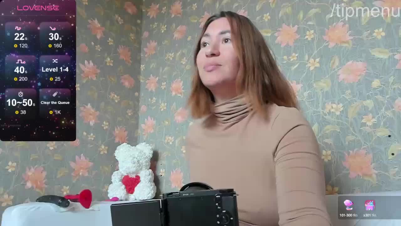 SophieBush Cam Model Chat September 30, 2025