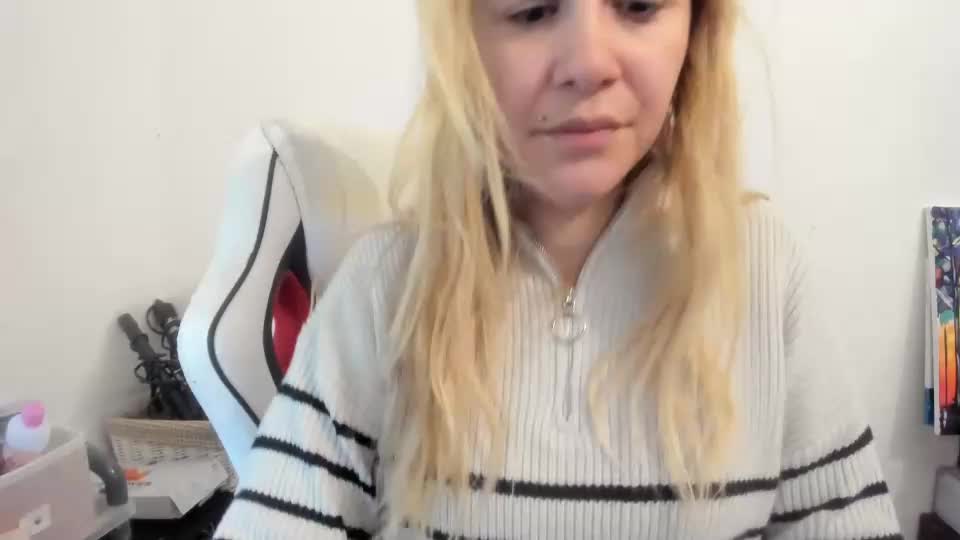 artsyandcraftsy_ Cam Model Chat September 30, 2025