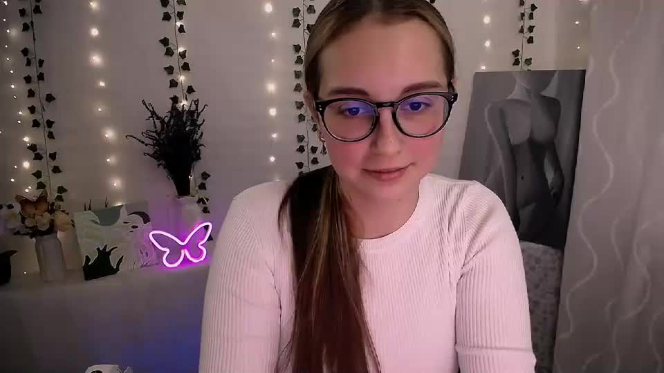 yours_piece_of_happiness_ Cam Model Chat September 30, 2025