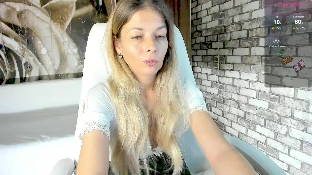 Eva-Melow Cam Model Chat October 1, 2025