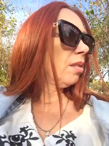 BlueHOT-MILf Cam Model Chat October 1, 2025