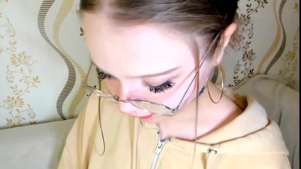 MelMooon Cam Model Chat October 1, 2025