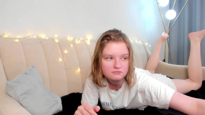 LilianSwall Cam Model Chat October 1, 2025
