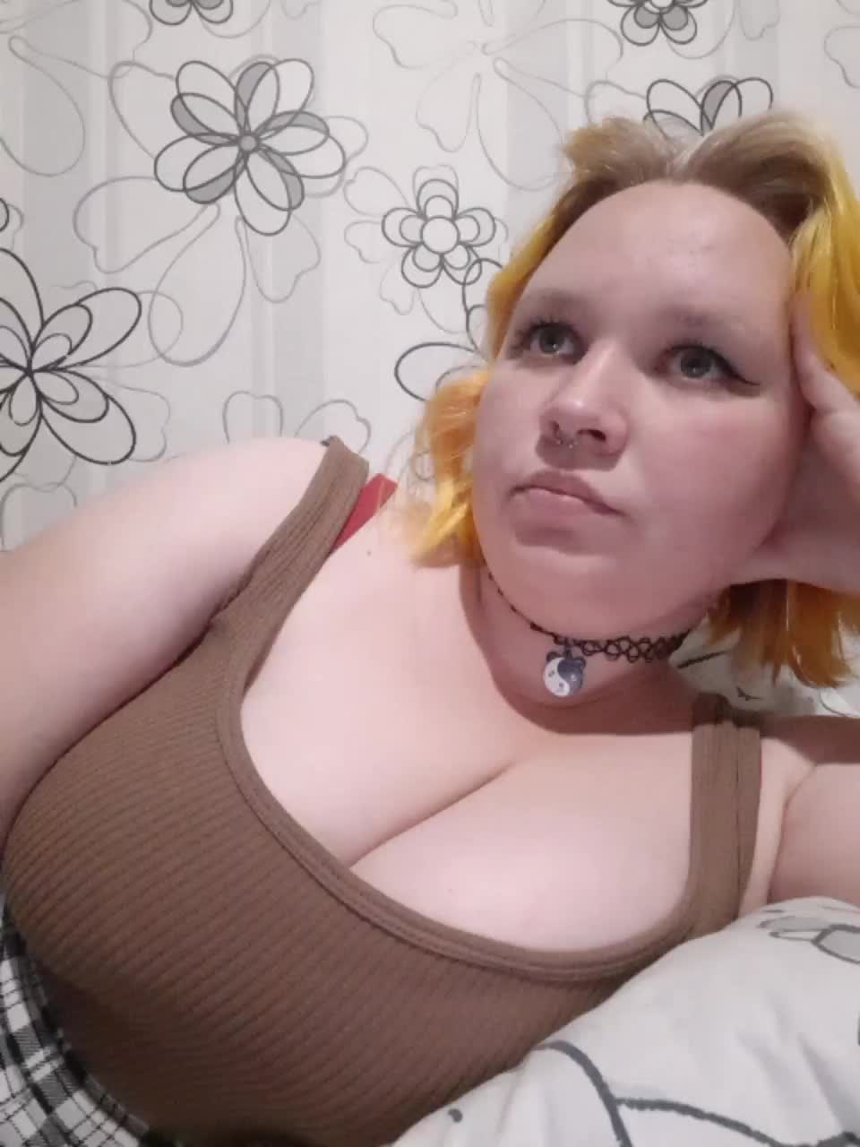 -MeooW- Cam Model Chat October 1, 2025