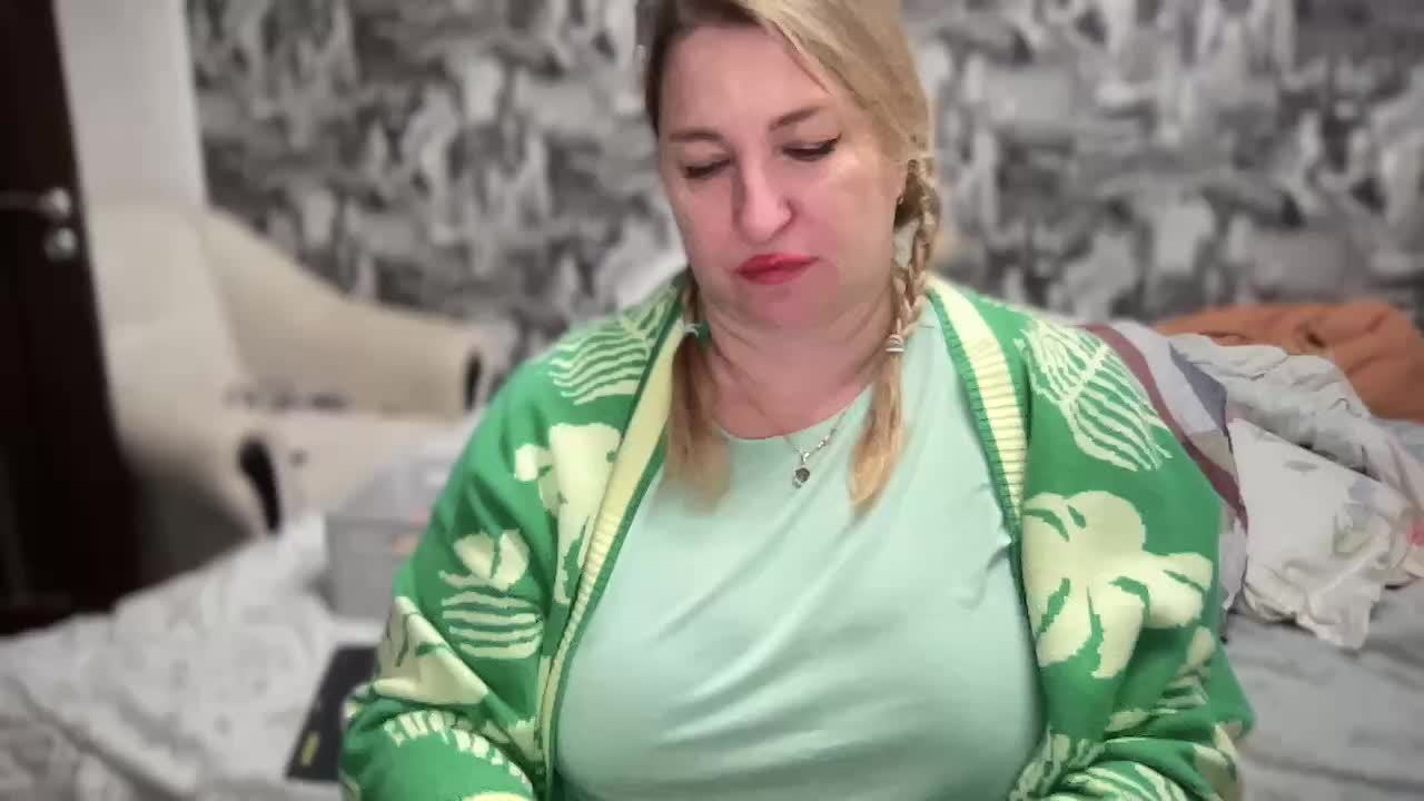 viollahot Cam Model Chat October 1, 2025