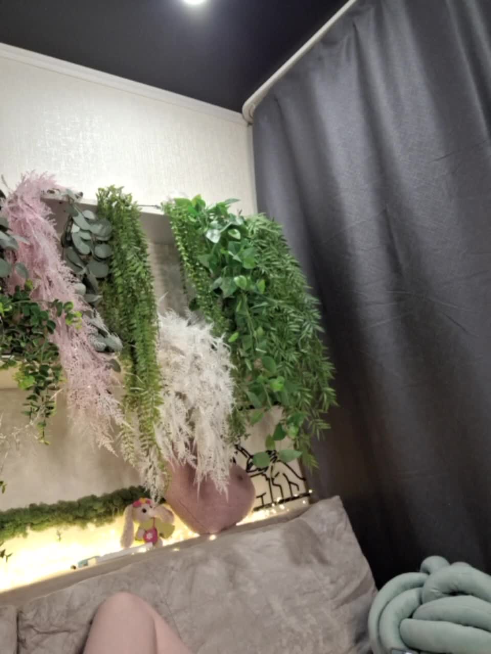 -scyrim- Cam Model Chat October 1, 2025