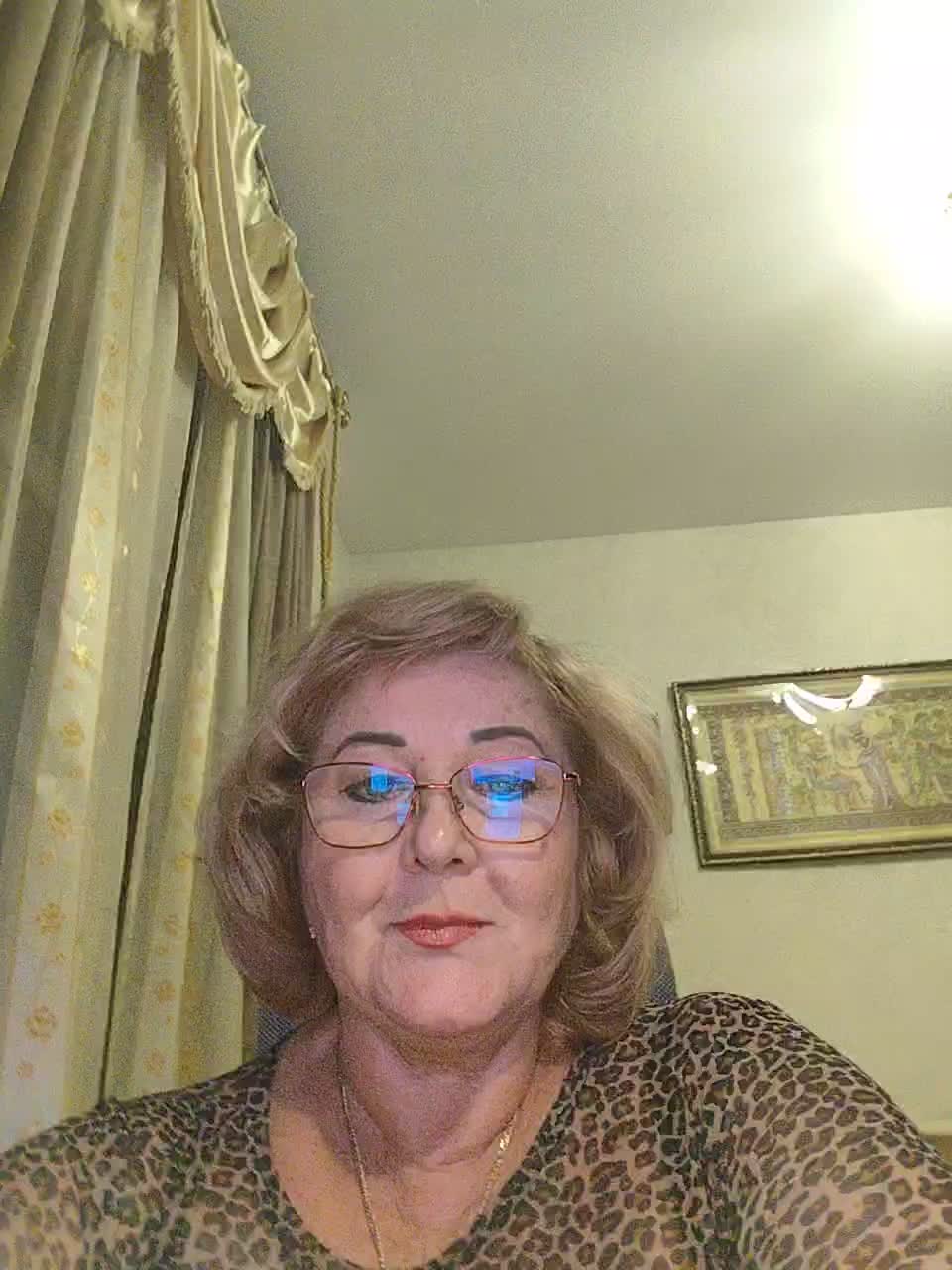 KarinkaSweet Cam Model Chat October 1, 2025