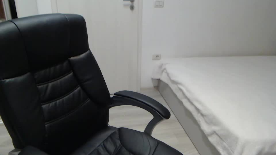 blue_eyes96 Cam Model Chat October 1, 2025