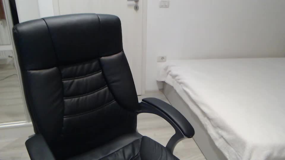 blue_eyes96 Cam Model Chat October 1, 2025