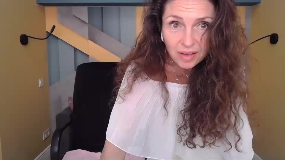 ellalongs Cam Model Chat October 1, 2025