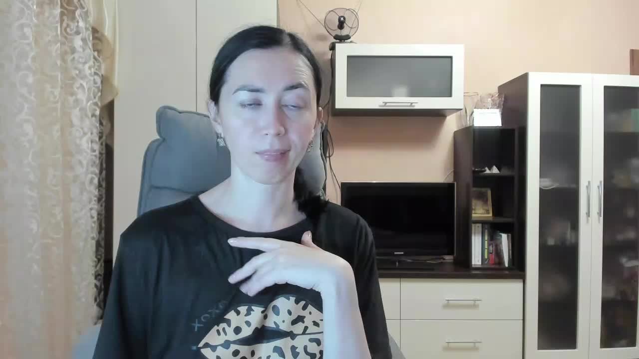 Extraordinary Cam Model Chat October 1, 2025