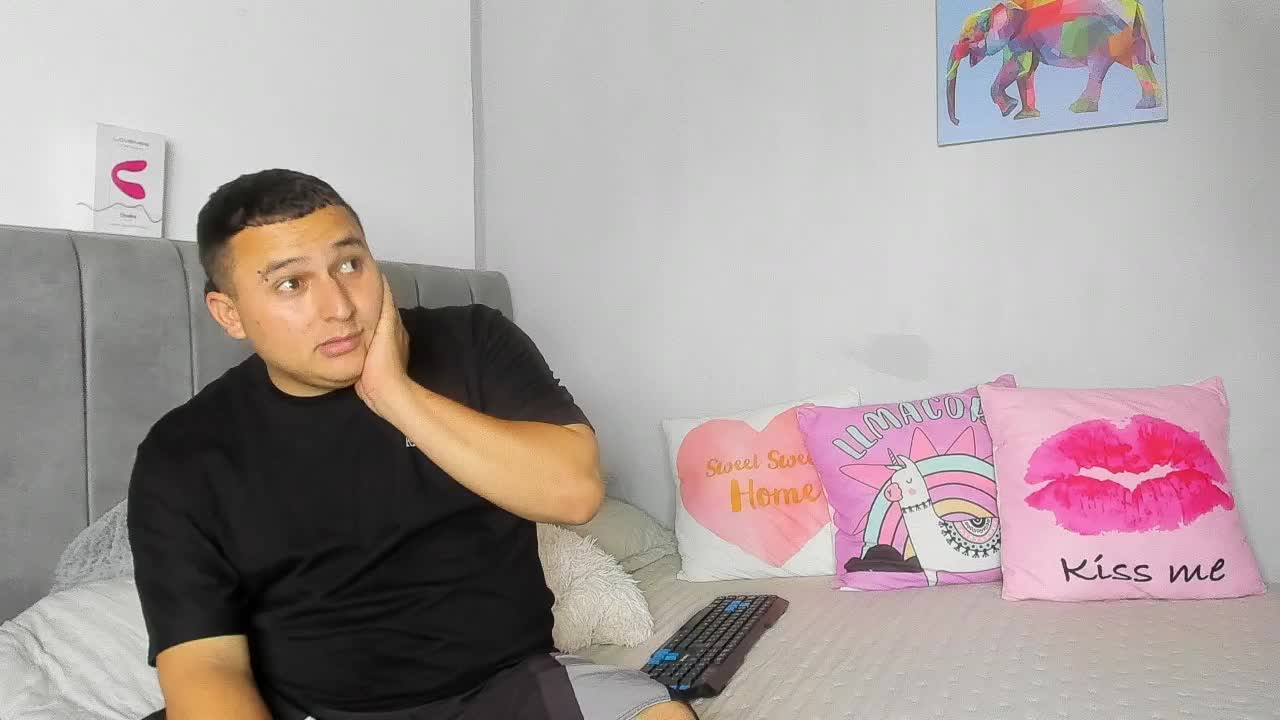 naughtylovers Cam Model Chat October 1, 2025