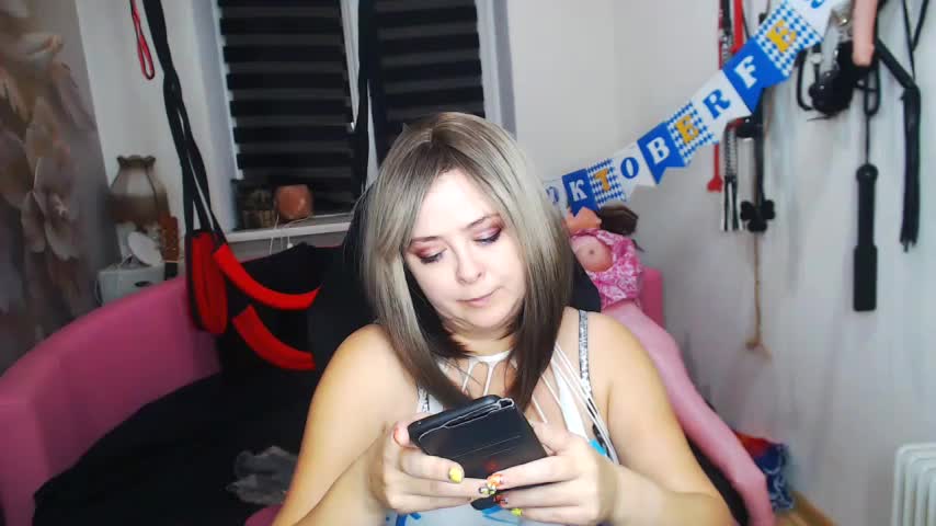 MISSwithDOLLS Cam Model Chat October 1, 2025