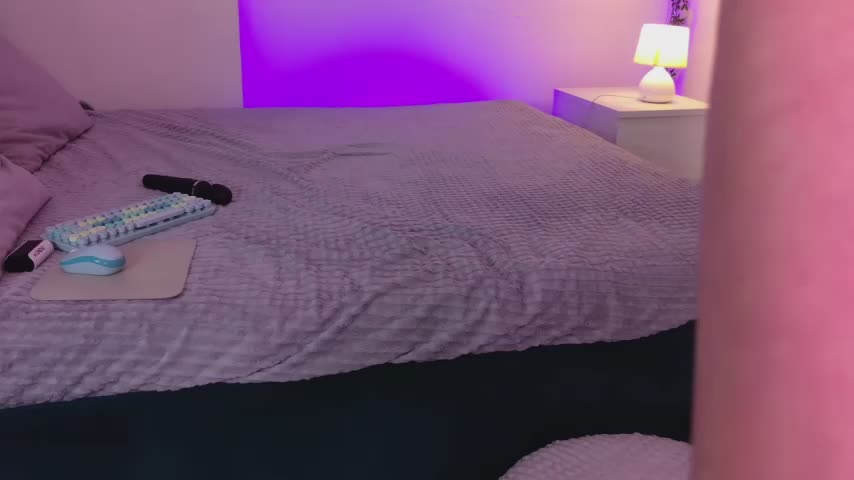 Peach_Avalanche Cam Model Chat October 1, 2025