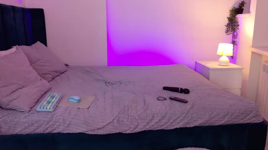 Peach_Avalanche Cam Model Chat October 1, 2025