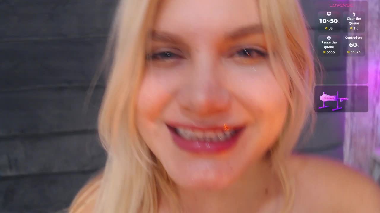 CrystalWoods94 Cam Model Chat October 1, 2025