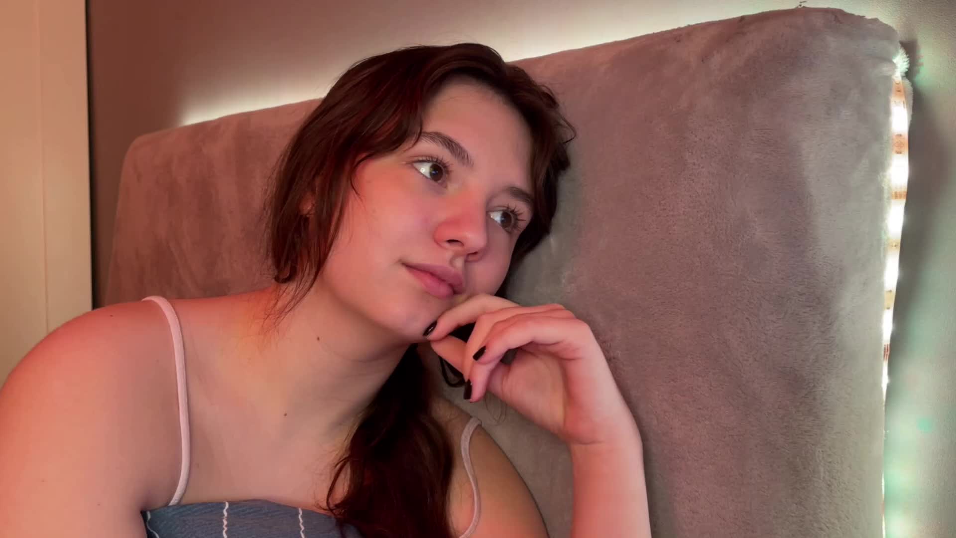 AlisaRichGold Cam Model Chat October 1, 2025