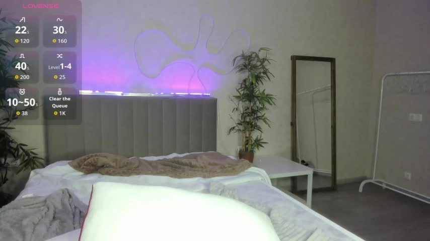 Luna_G0ld Cam Model Chat October 1, 2025