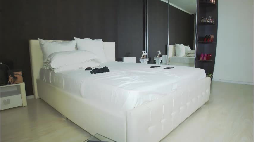 hefner_girl Cam Model Chat October 1, 2025