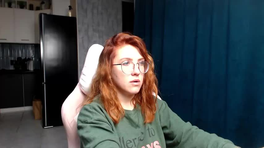 Reginasmilee Cam Model Chat October 1, 2025