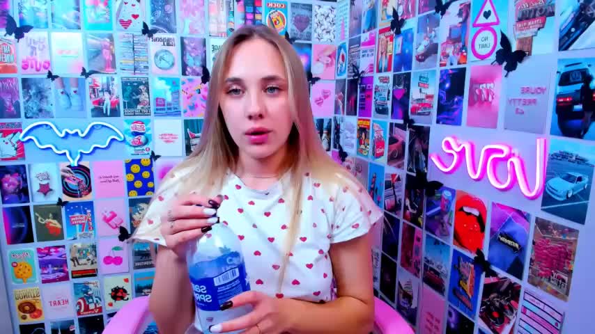 MiaMilas Cam Model Chat October 1, 2025