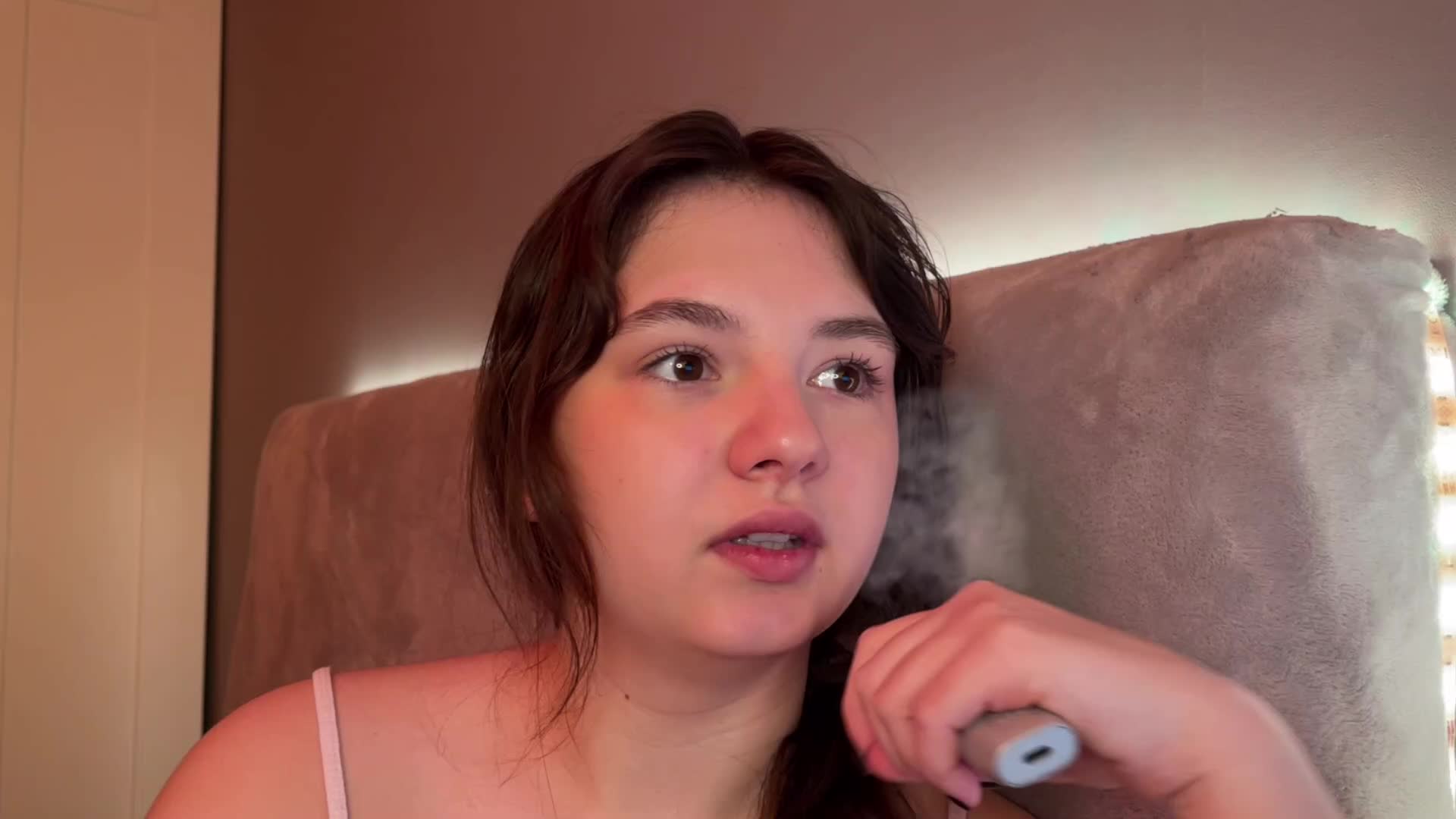 AlisaRichGold Cam Model Chat October 1, 2025