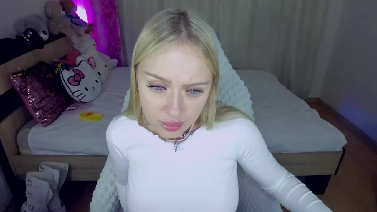 MindyKally Cam Model Chat October 1, 2025