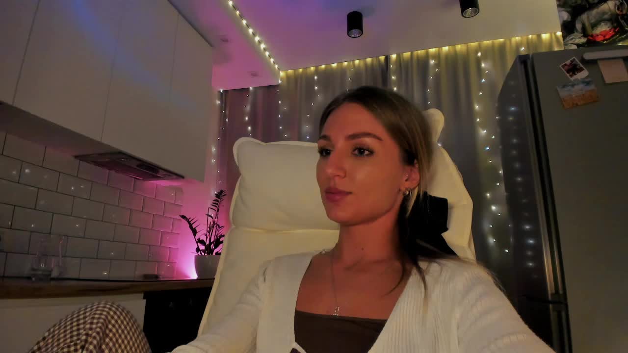 EnlivenLuv Cam Model Chat October 1, 2025