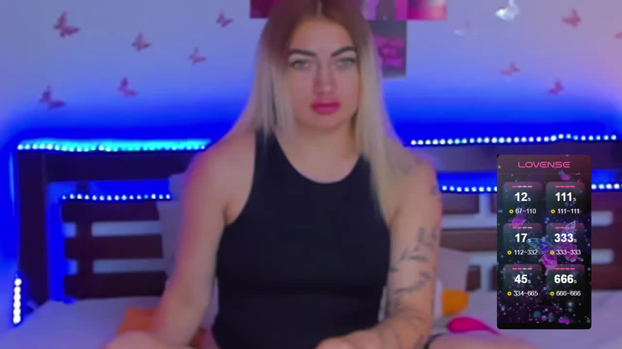 MikkiShows Cam Model Chat October 1, 2025