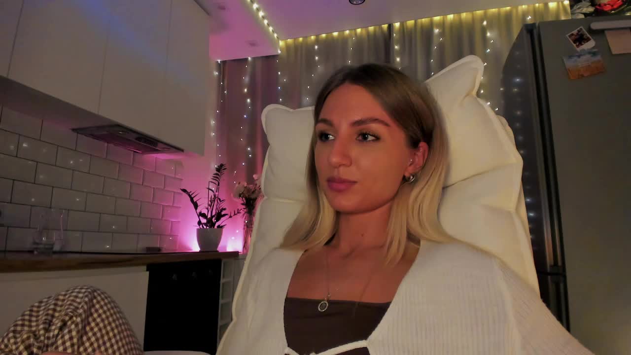 EnlivenLuv Cam Model Chat October 1, 2025