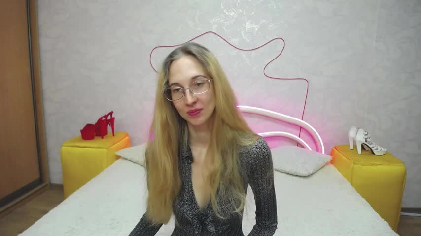 KlaryBrait Cam Model Chat October 1, 2025