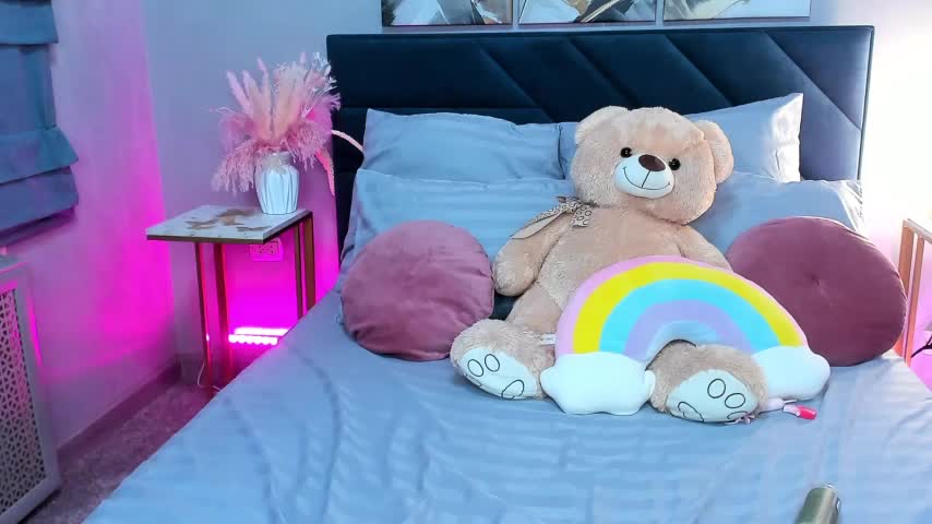 Curvy_Dynamite_ Cam Model Chat October 1, 2025