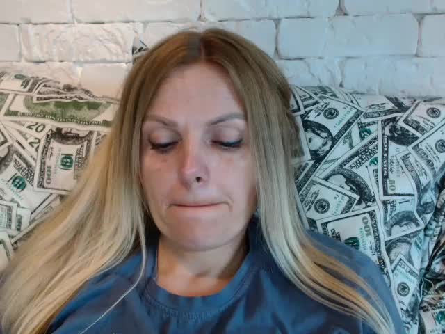 AngelAlone Cam Model Chat October 1, 2025