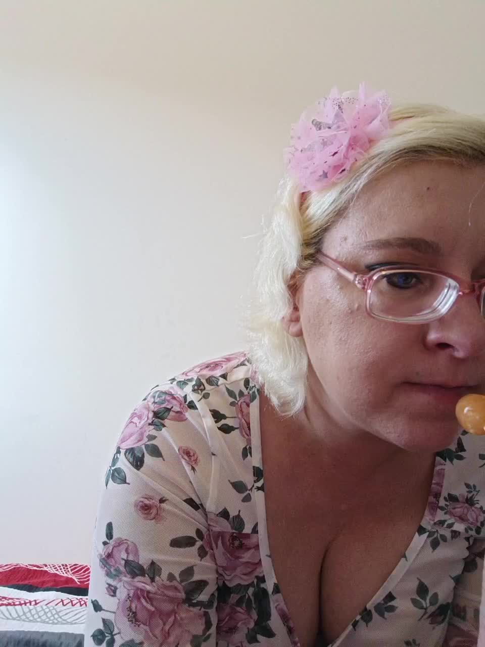 Vika211 Cam Model Chat October 1, 2025