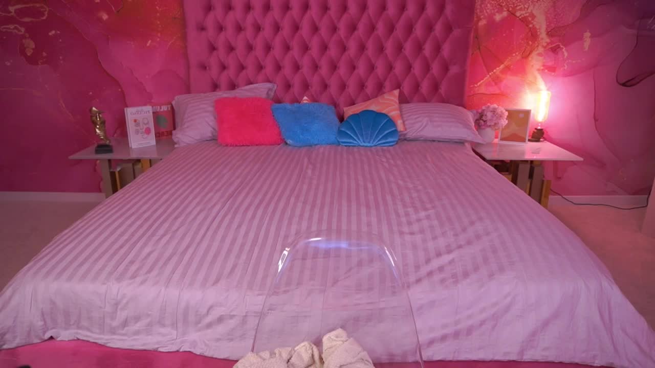 MadissonSoft Cam Model Chat October 1, 2025