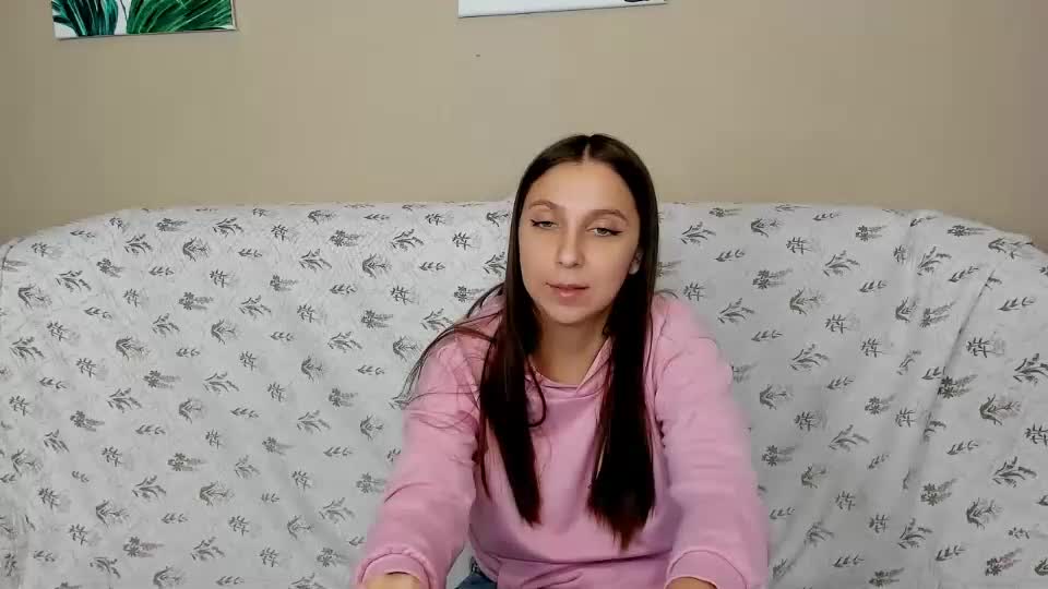 sinthiahug Cam Model Chat October 1, 2025