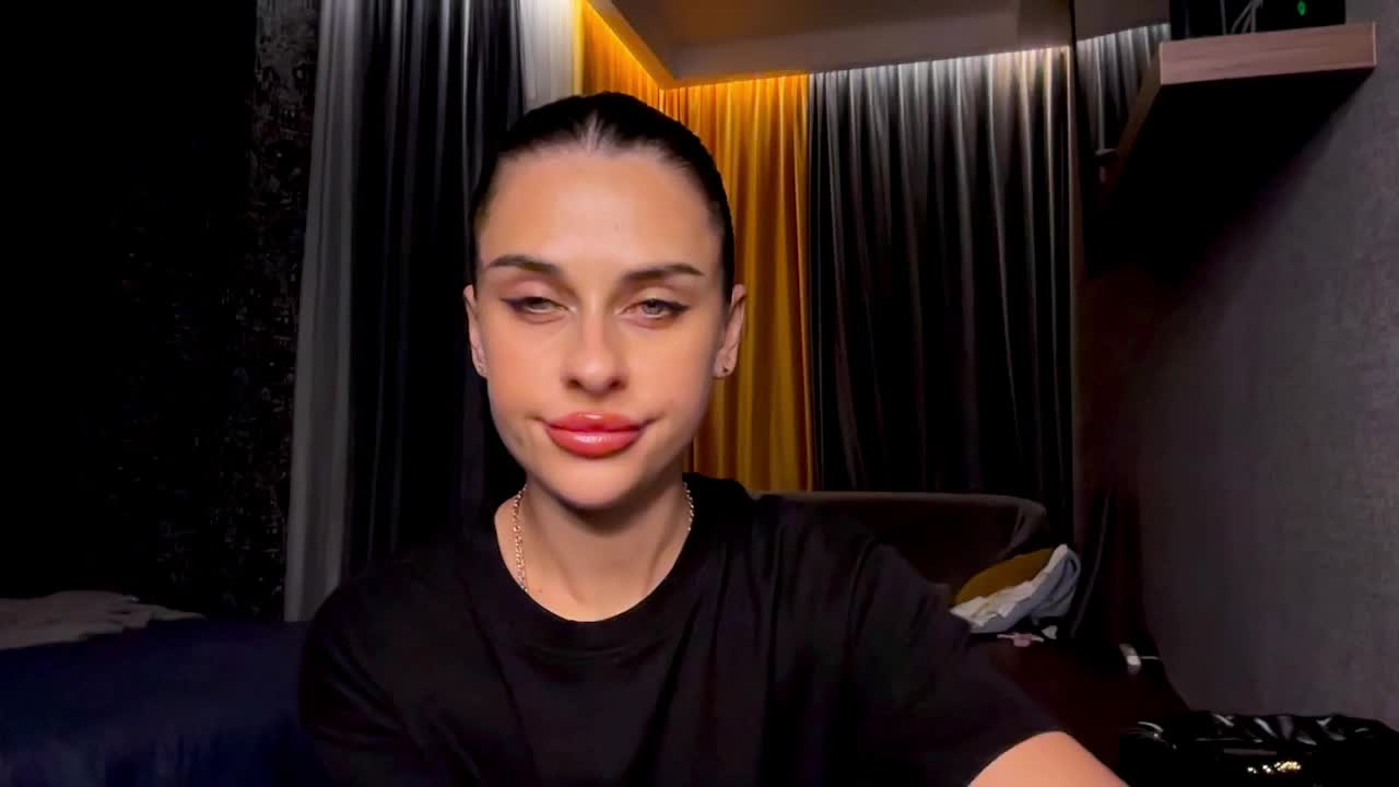 TatiUA Cam Model Chat October 1, 2025