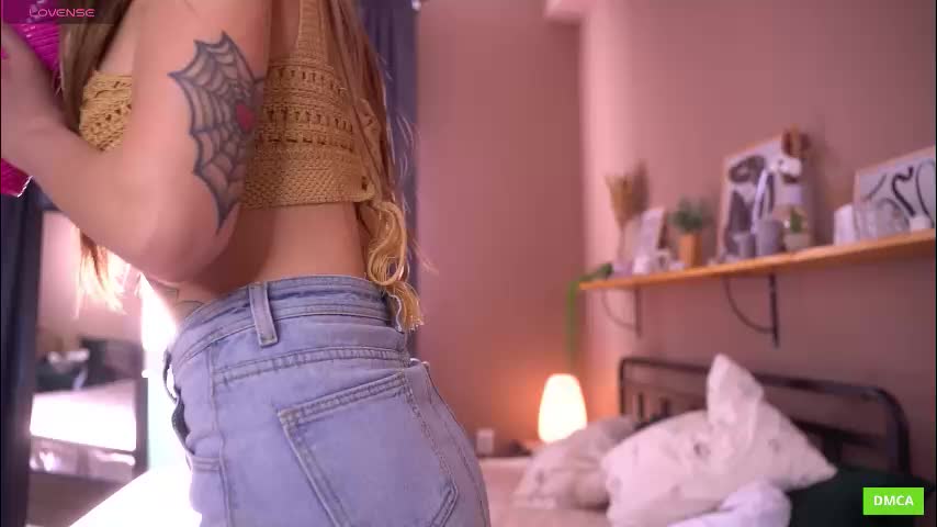 deeptalkss_ Cam Model Chat October 1, 2025