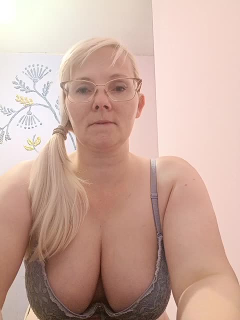 Sweetie454 Cam Model Chat October 1, 2025