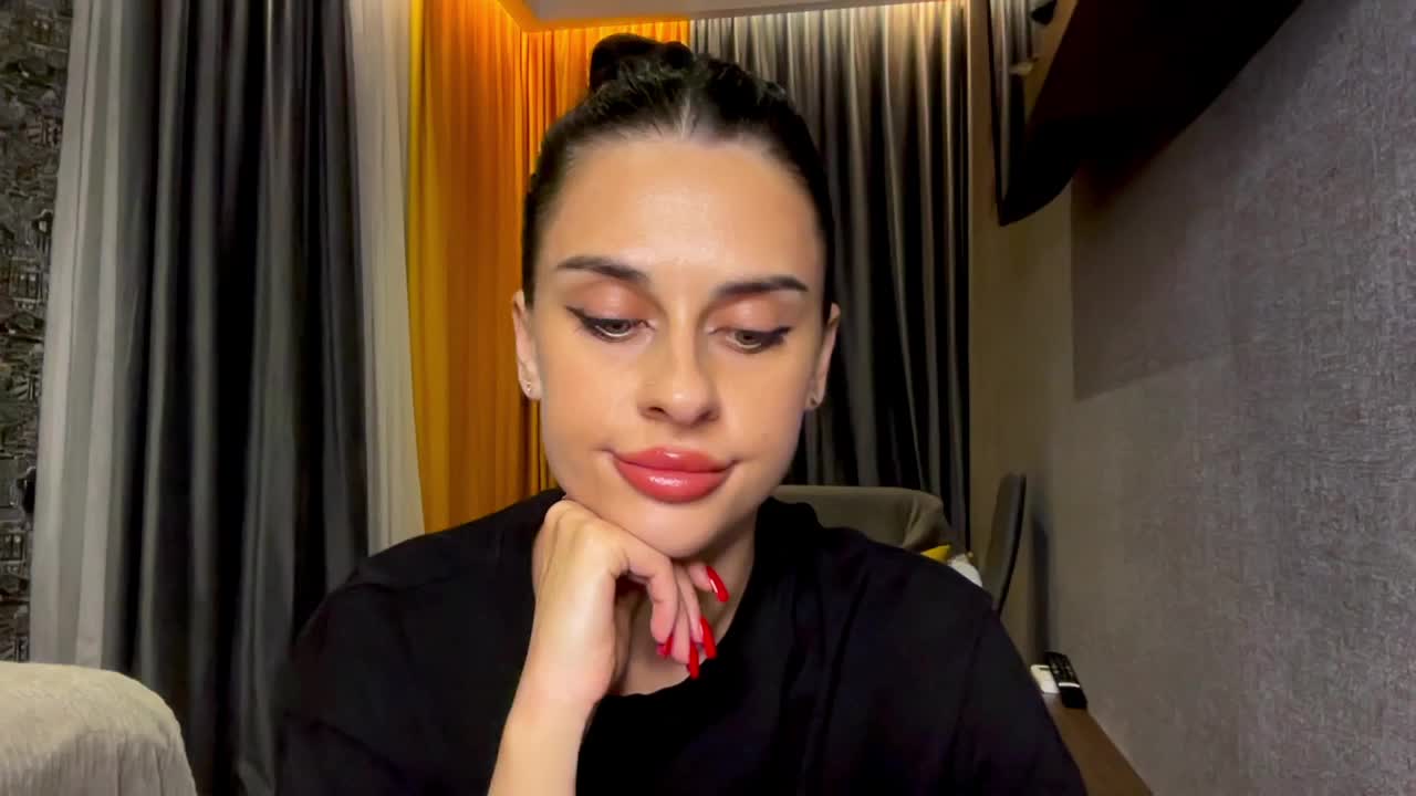 TatiUA Cam Model Chat October 1, 2025