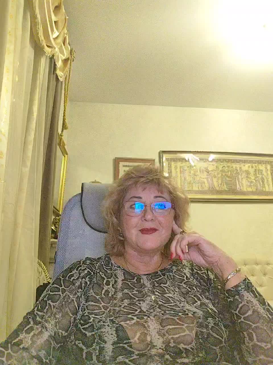 KarinkaSweet Cam Model Chat October 1, 2025