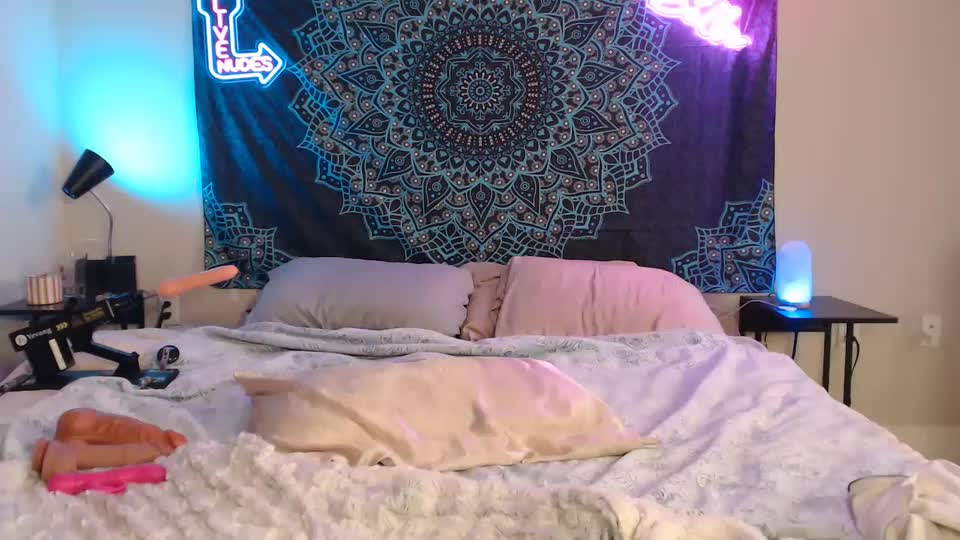 petitegirluvsdick Cam Model Chat October 2, 2025